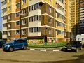 Мкр. «Хлебниково» дом 10. Места для парковки автомобилей. Фото от 18.08.2016 г.