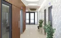 Стилистическое оформление входных групп повторяет лаконичность и четкость линий фасадов зданий.