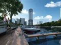 На берегу канала им. Москвы обустроена пешеходная набережная, где есть лодочный причал и яхт-клуб.