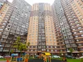 В готовых домах уже обустроены детские площадки. Фото от 16.07.2017 г.
