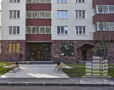 Вход в подъезд ЖК «Дом на виду». Фото от 29.06.2014 г.