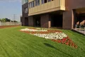 Благоустроенная придомовая территория.