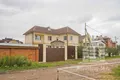 Жилой комплекс окружает частная застройка.