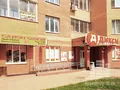 Салон связи и продуктовый магазин в одном из корпусов. Фото от 03.07.2014 г.