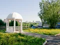 Облагороженная территория с множеством мест для отдыха и прогулок. Фото от 25.05.2015 г.