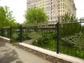 Территория огорожена и охраняется круглосуточно. Фото от 19.05.2015 г.