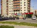 ЖК «Кировский». На первом этаже расположены коммерческие помещения. Фото от 21.06.2016 г.