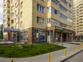 ЖК «Спутник» (Мытищи). На первых этажах расположены коммерческие помещения. Фото от 23.06.2016 г.