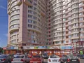 На первом этаже комплекса расположены многочисленные инфраструктурные объекты. Фото от 28.08.2014 г.