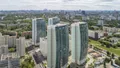 Изогнутая форма фасадов напоминает расправленные паруса. Аэрофотосъемка 03.06.2019.