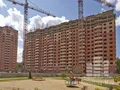 Детская площадка рядом с одним из возводимых домов. Фото от 23.07.2014 г.