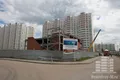 Строительство плавательного бассейна. На горизонте — корпус 7 и корпус 8.