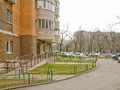Благоустроенная придомовая территория. Фото от 07.04.2015 г.