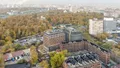 Фото от 14.10.2020 г. Выполняются работы по монтажу оборудования (трансформаторов) ТП, по устройству наружного освещения и слаботочных систем, а также по благоустройству территории.