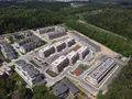 В жилом комплексе предусмотрено несколько монолитно-блочных корпусов с высотой 3 этажа.