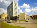 В комплекс бизнес-класса входит несколько новостроек разной этажности с апартаментами, торговая галерея, бизнес-центр. Фото от 07.08.2016 г.