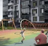 Центральное место дворового пространства отдано под игровые площадки, сконструированные для детей разных возрастов