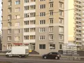 Продуктовый магазин расположен на первом этаже ЖК. Фото от 22.11.2014 г.