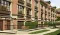 Фасад выполнен из клинкерной плитки.