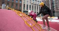 Спортивное снаряжение на детской площадке