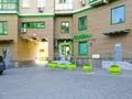 ЖК «Каменный Цветок». На первом этаже находятся коммерческие помещения. Фото от 07.08.2016 г.