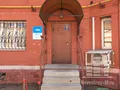 Коммунальная служба, располагающаяся на первом этаже одного из корпусов. Фото от 25.07.2014 г.