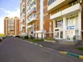 ЖК «Мичуринский», квартал 5-6. На первом этаже расположены коммерческие помещения. Фото от 04.08.2016 г.