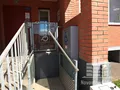 Подъезд оборудован устройством для маломобильных граждан. Фото от 25.07.2014 г.