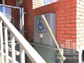 Подъезд оборудован устройством для маломобильных граждан. Фото от 25.07.2014 г.