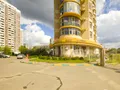 ЖК «Дипломат». На первом этаже находятся коммерческие помещения. Фото от 04.08.2016 г.