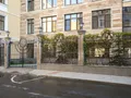 Безопасность проживания обеспечивает вооруженная охрана. Въезд по пропускам. Фото от 21.05.2015 г.