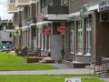На первом этаже работают магазины и аптека. Фото от 01.07.17 г.