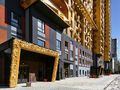 Входные группы с золотой рамой