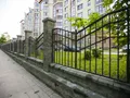 Территория огорожена. Фото от 26.05.2015 г.