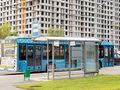 Остановка общественного транспорта в нескольких минутах ходьбы от комплекса. Фото от 16.07.2017 г.