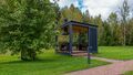 Обустроенная территория Woodside Residence включает в себя ухоженные зоны для прогулок и отдыха, спортивную и детскую площадки, теннисный корт, а также песчаный пляж и пирс.