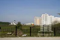 Вокруг много зелени и пока еще не застроенного пространства