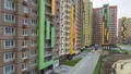 Фасады оформляются клинкерным кирпичом и разноцветными стеновыми панелями. Аэрофотосъемка от 18.09.2019.