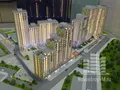 ЖК «Ньютон» - это два огромных корпуса переменной этажности высотой от 12 до 24 этажей. Фото от 19.08.2013 года.