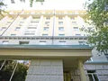 Дом сочетает в себе современные технологии, изысканные архитектурные элементы: полуколонны, тяжелые деревянные двери, античные ордера и дизайнерскую отделку общественных зон. Фото от 10.08.2016 г.