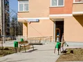 Облагороженная территория рядом со входом в подъезд. Фото от 27.03.2015 г.