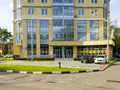 ЖК «Президентский». На первом этаже расположены коммерческие помещения. Фото от 10.06.2016 г.