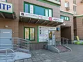 Многочисленные инфраструктурные объекты на первом этаже одного из корпусов. Фото от 08.05.2015 г.