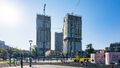 Вид на стройку со стороны спортивной площадки. Ход строительства. Фото от 08.06.2026 г.