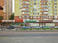 ЖК «Лесной Городок» (Балашиха). На первых этажах расположены коммерческие помещения. Фото от 30.07.2016 г.