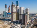 Архитектурно новый жилой квартал сочетается с расположенными неподалеку башнями ДЦ Москва-Сити. Аэрофотосъемка от 14.04.2018.