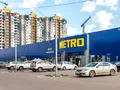 «Дом на ул. Чайковского». Гипермаркет рядом с комплексом. Фото от 21.06.2016 г.