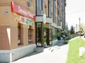 Инфраструктурные объекты на нижних этажах домов. Фото от 05.05.2015 г.
