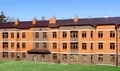 Новостройку с двух сторон окружают лесные массивы, благоприятно влияющие на экологическую обстановку. Фото лето 2023 г.