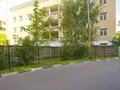 ЖК «Дом на Красина». Территория огорожена и находится под охраной. Фото от 10.08.2016 г.